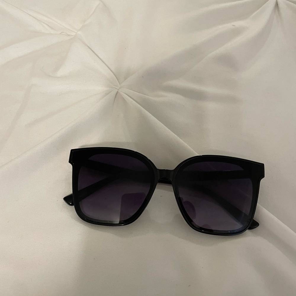 Stylish Black Sunglasses